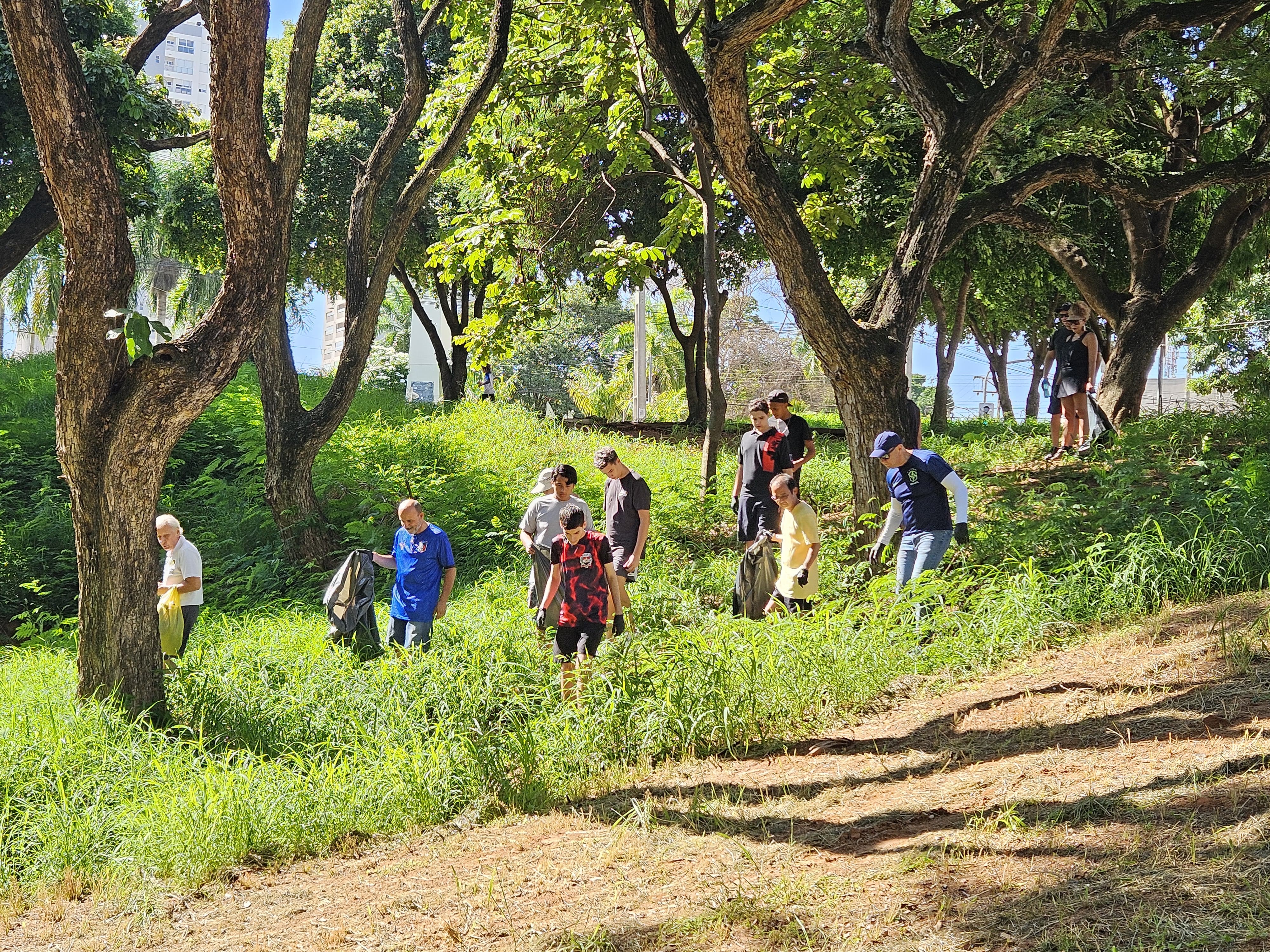 UEPP participa de mutirão da limpeza no Parque do Povo